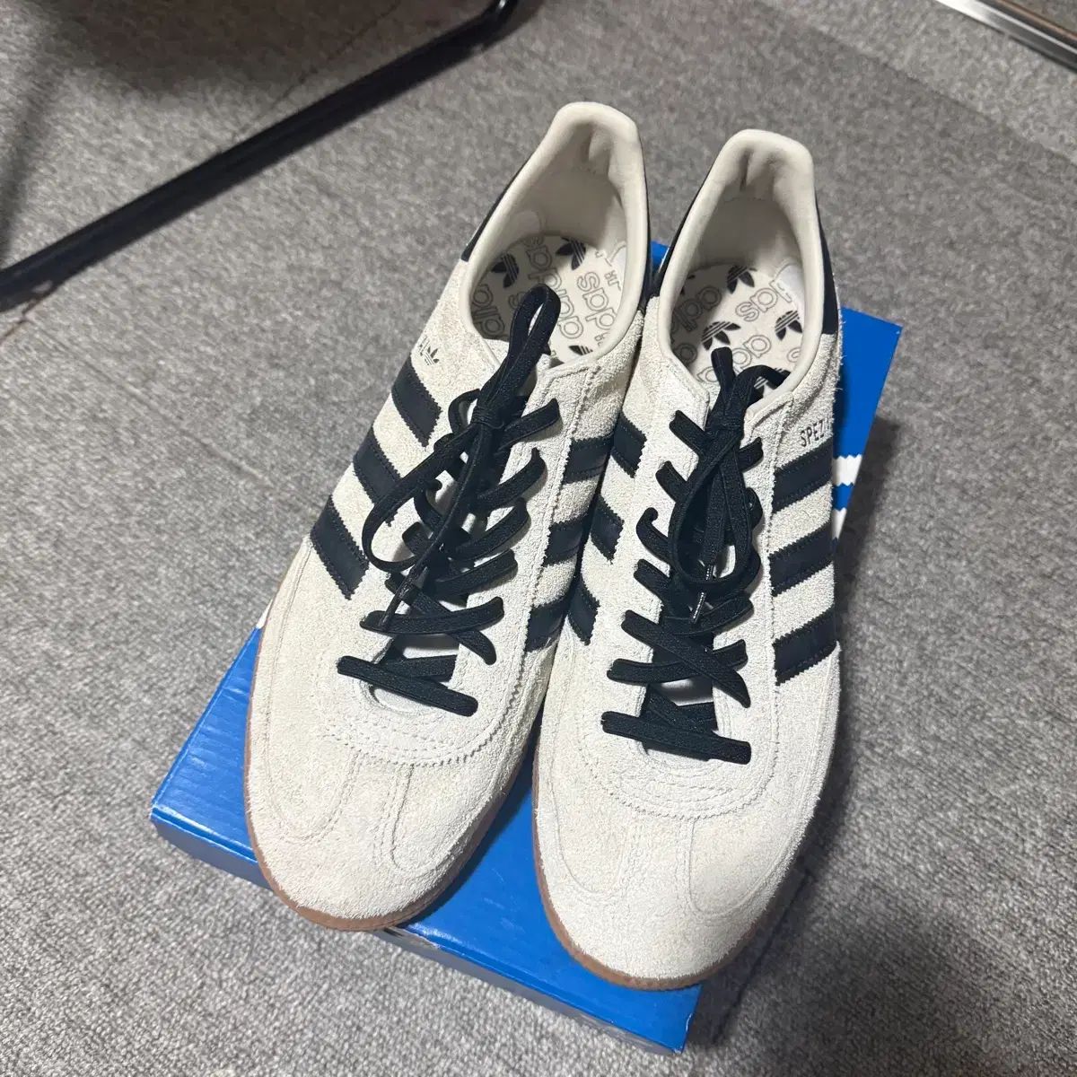 アディダス スぺツィアル 会見 280