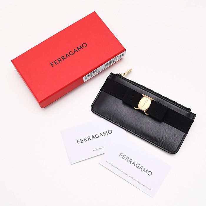 FERRAGAMO フェラガモ ヴァラリボン カードスロット付き コインケース
