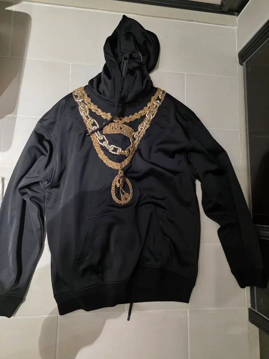 モスキーノ H-M コラボ モデル トレーニング 起毛