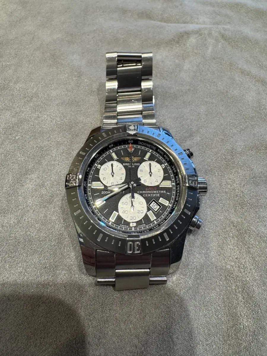 ブライトリング コルト 44 mm クオーツ 腕時計 休日コーデ ステンカラーコート