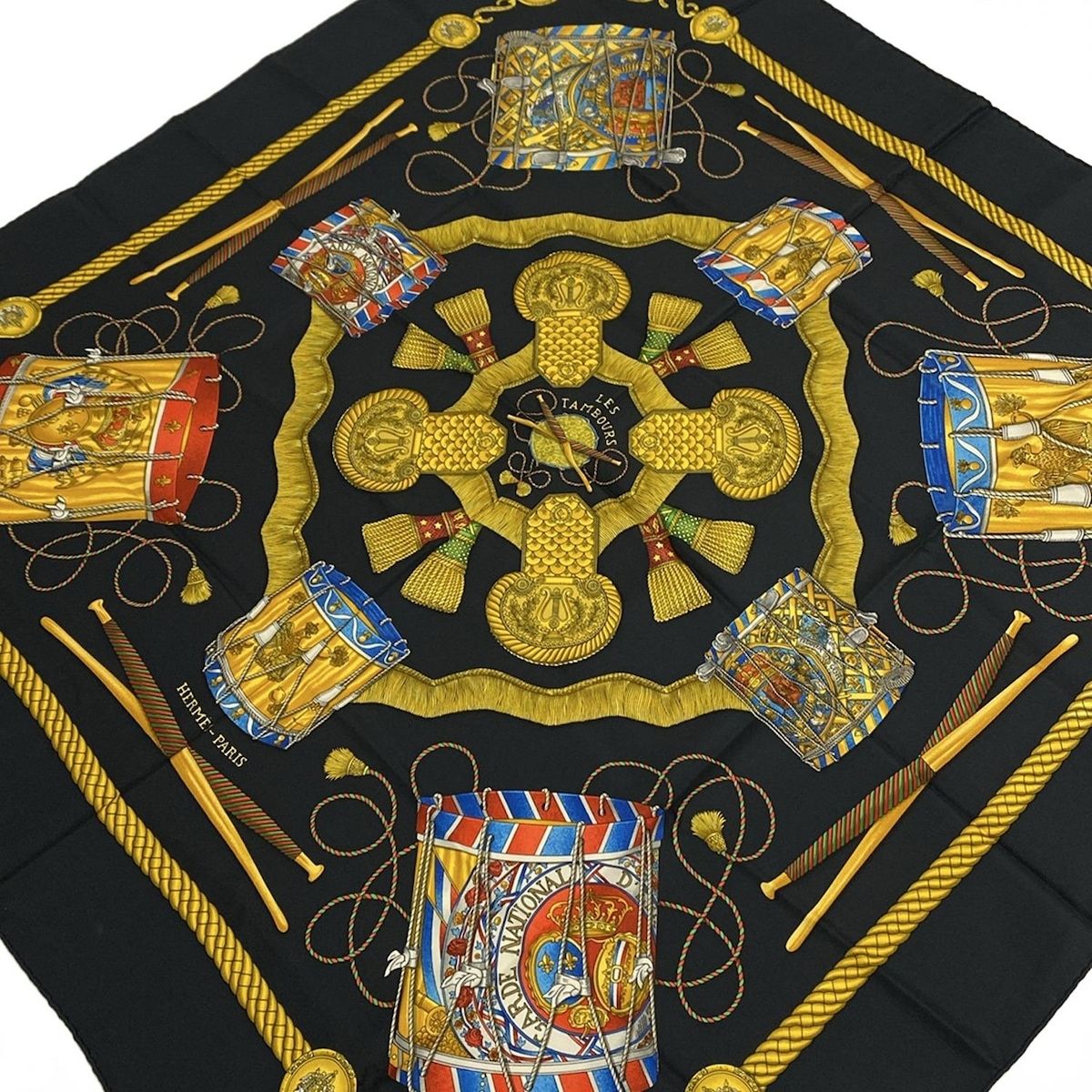 HERMES エルメス スカーフ カレ90 黒×ダークイエロー×マルチ GARDE NATIONAL