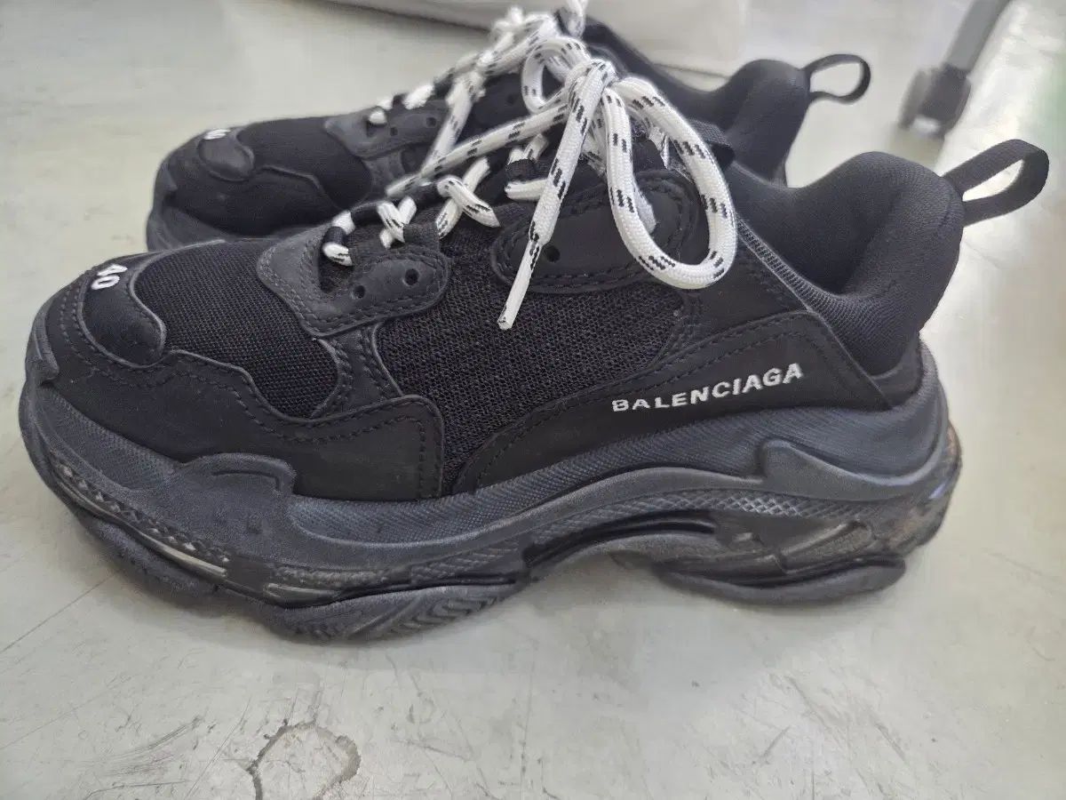 バレンシアガ トリプルS ブラック