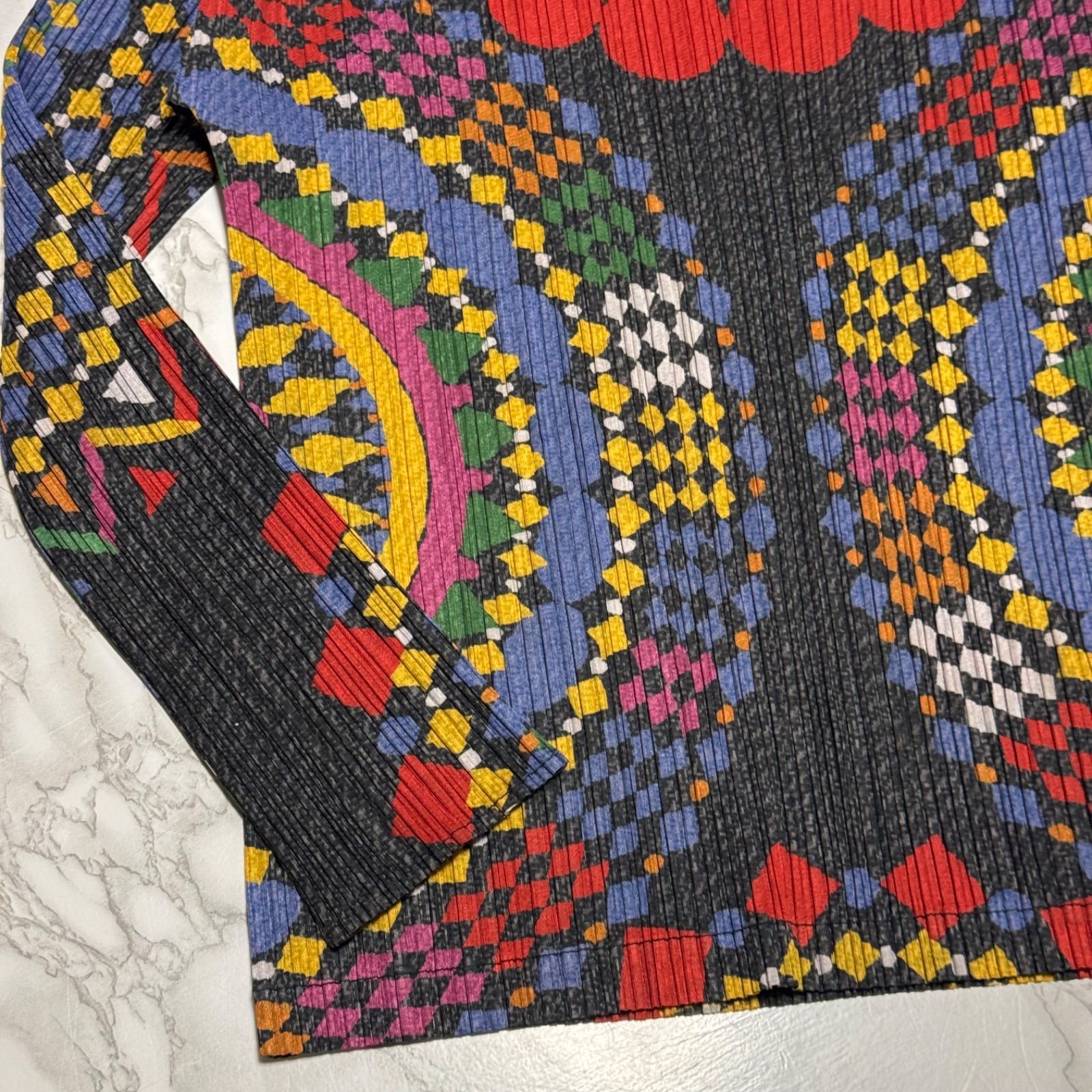 希少 イッセイミヤケ トップス プリーツ マルチカラー パッチワーク 総柄 L 希少 イッセイミヤケ トップス プリーツ マルチカラー パッチワーク 総