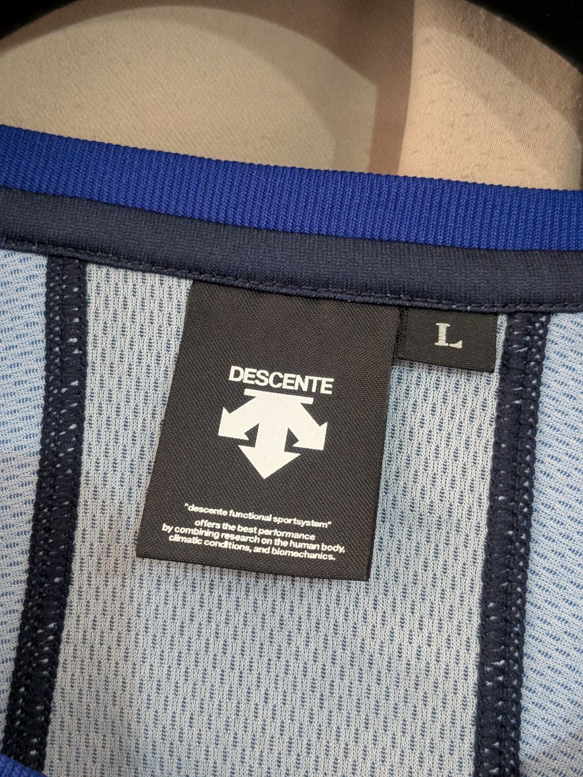 美品 DESCENTE 横浜DeNAベイスターズ トレーニングウェア 長袖シャツ L 
