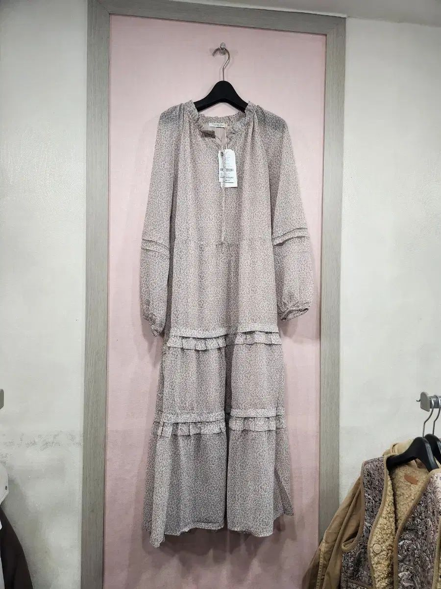 フリルマキシワンピース