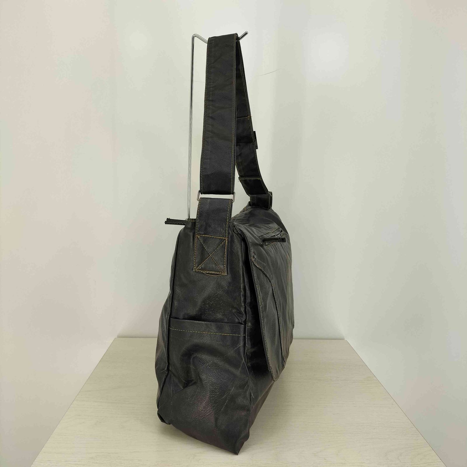 ジェイディッドロンドン JADED LONDON Ash Messenger Bag アッシュ