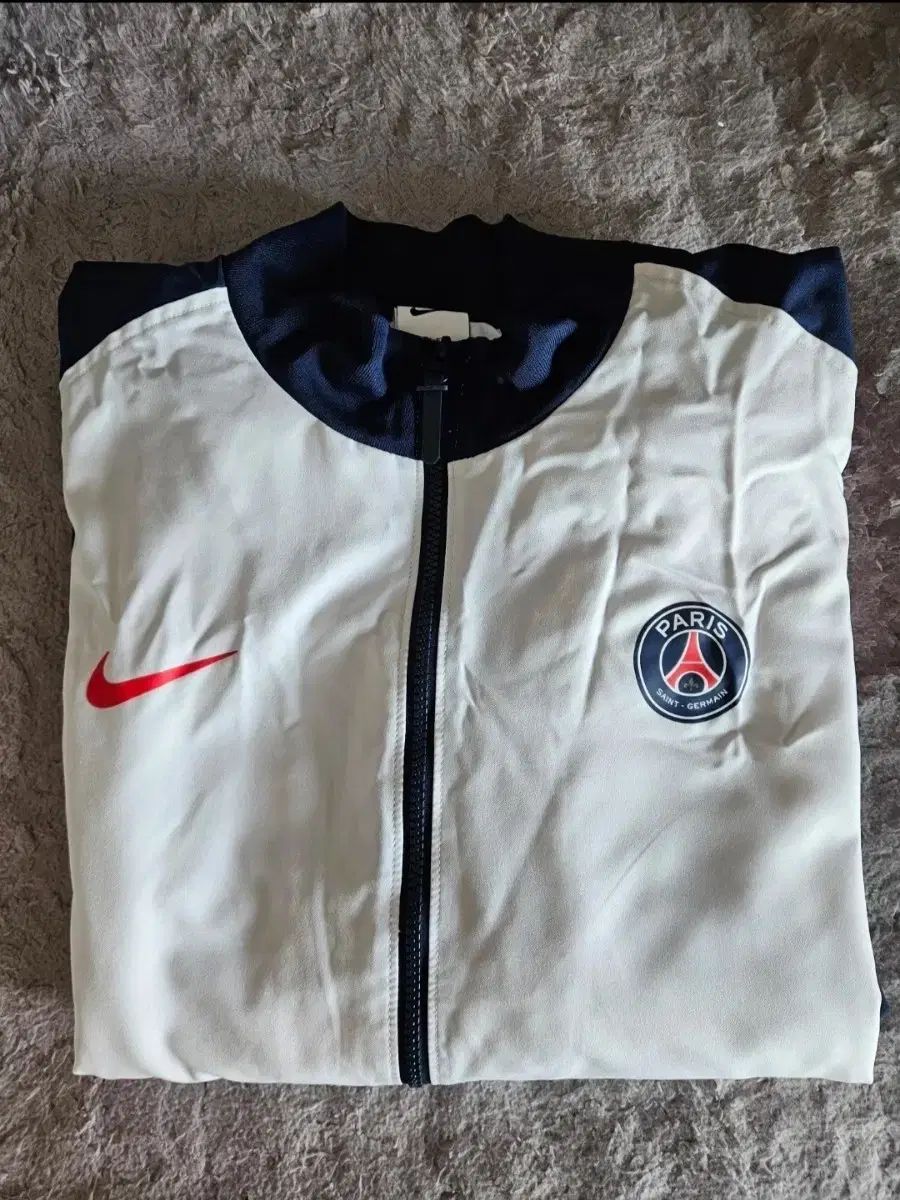 NIKE ナイキ Paris Saint-Germain パリ サンジェルマン PSG 白 ウィンドブレーカー