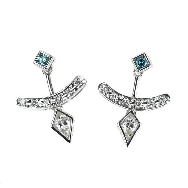 Pt900/ K14WG トリートブルーダイヤモンド ピアス 0.29ct D0.18ct