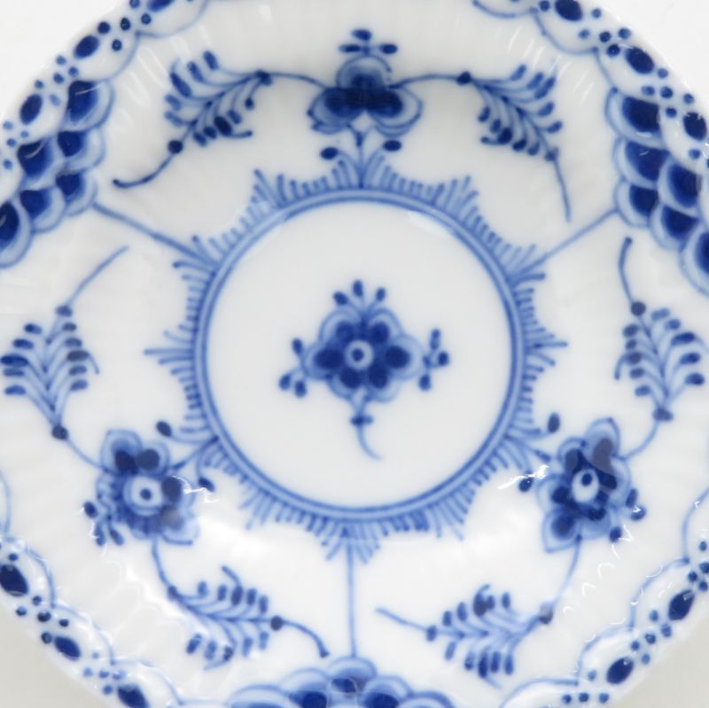 ロイヤルコペンハーゲン皿2枚　ブルーフルーテッド ハーフレース(メルカリ専用) RoyalCopenhagenブルーフルーテッド ハーフレースプレート 2枚 - メルカリ