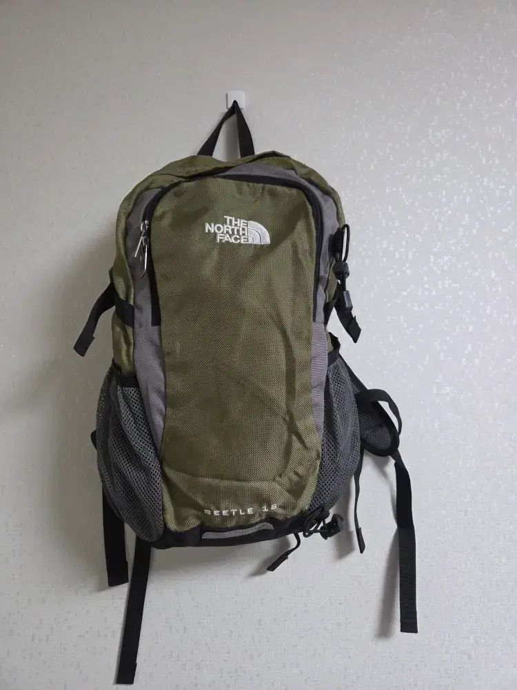 THE NORTH FACE ザノースフェイス バックパック カーキ色