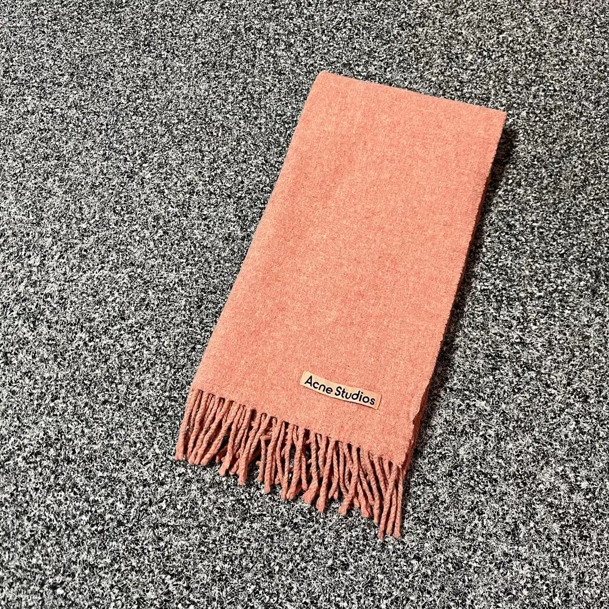 Acne Studios アクネストゥディオズ ピンク色 マフラー