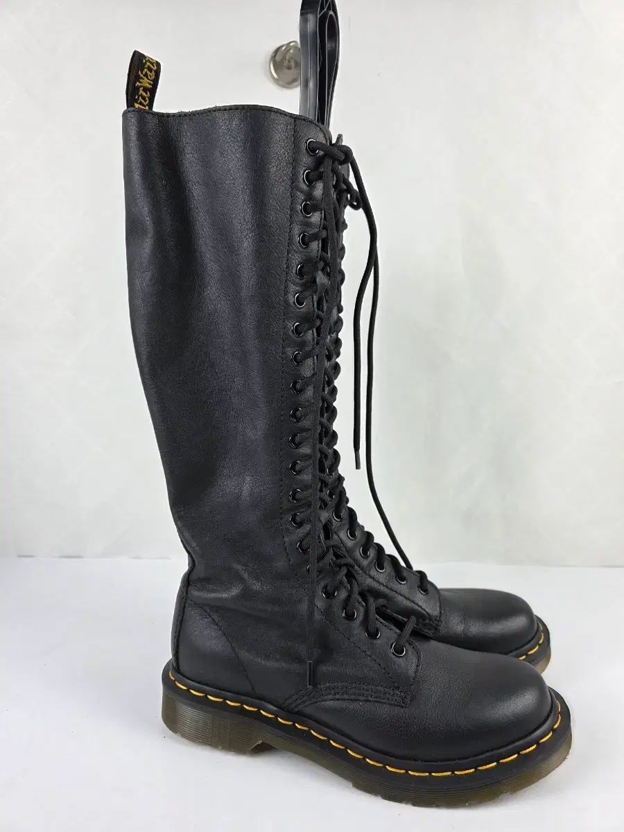 ヴィンテージ^^240 DR. MARTENS ドクターマーチン 1 B 60 20ホール ロングブーツ ほぼ