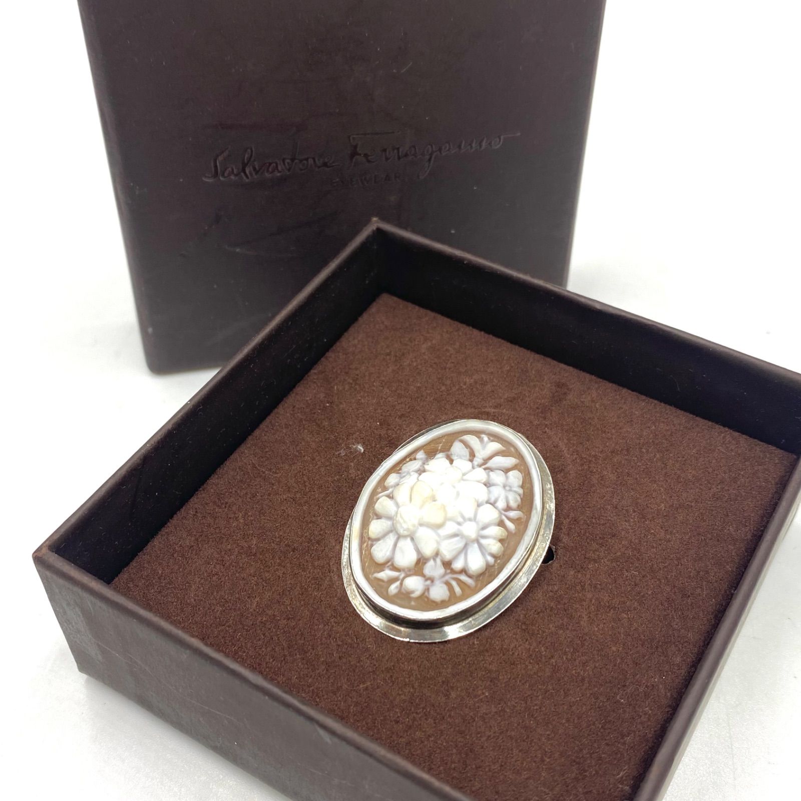 Salvatore Ferragamo サルヴァトーレ フェラガモ ブローチ コサージュ シェル カメオ アンティーク ヴィンテージ