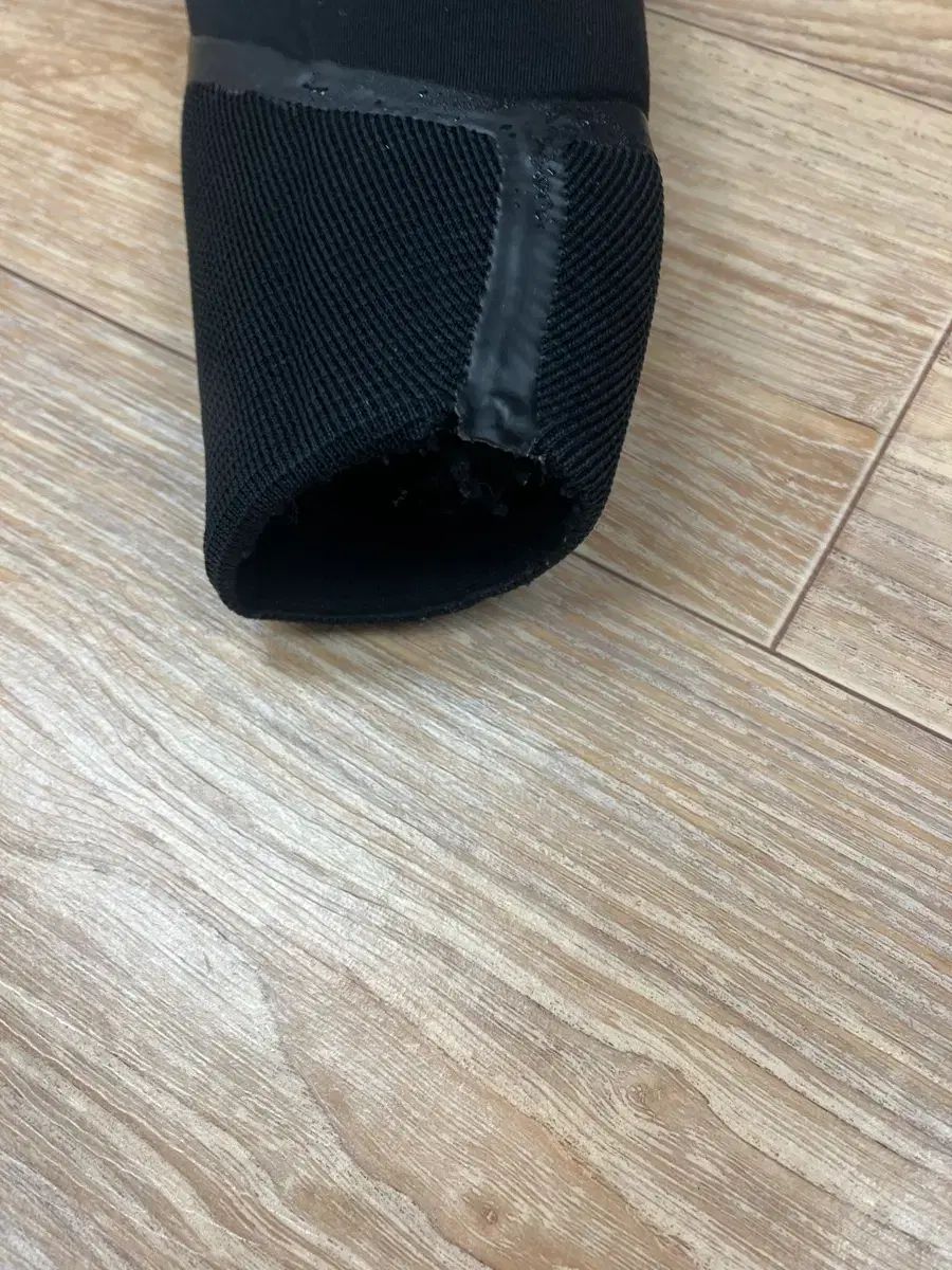  冬用サーフィンシュー DAKINE 6|4 水着 水着 ラッシュガード