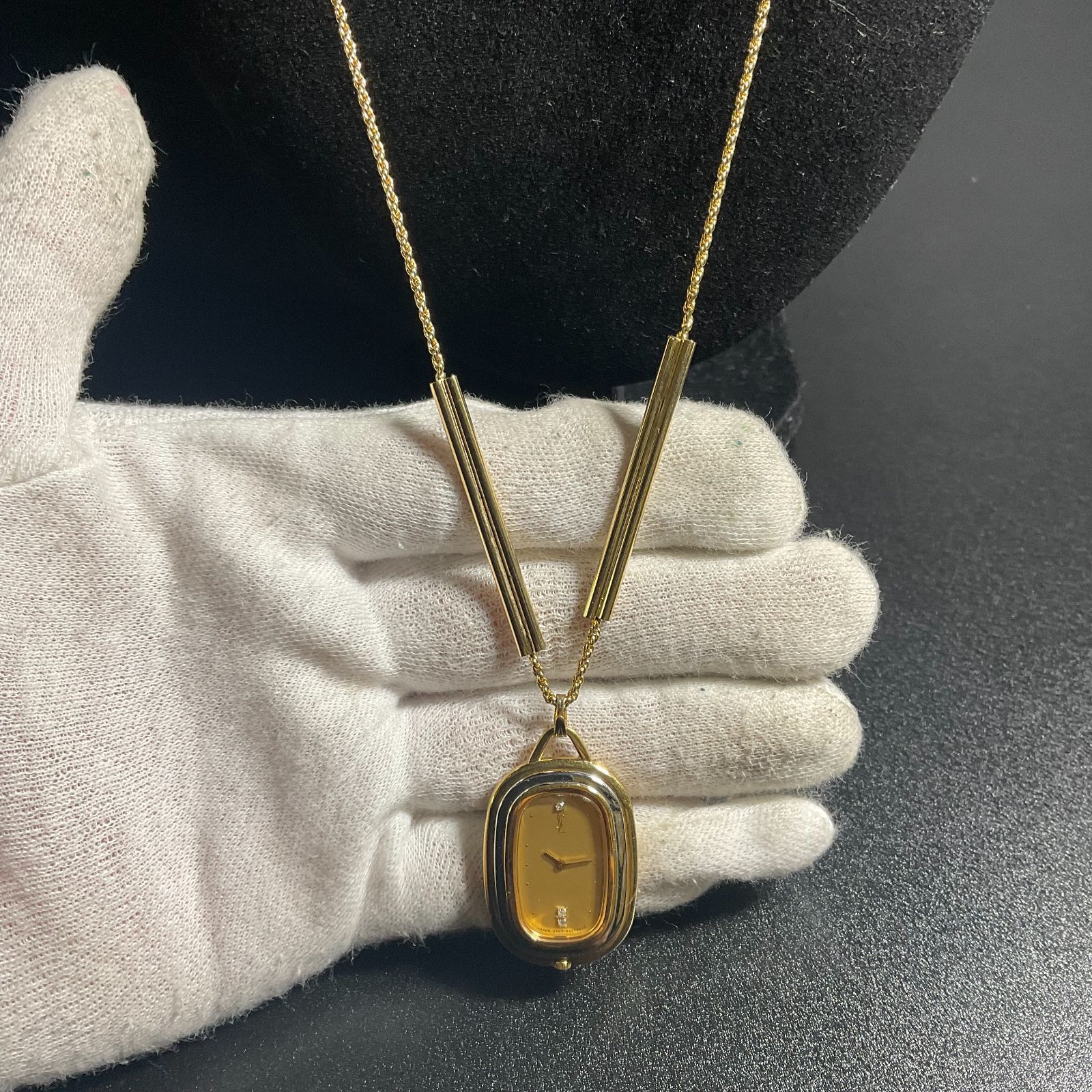 イヴサンローラン ネックレス時計ペンダント 不動 2 Pダイヤ