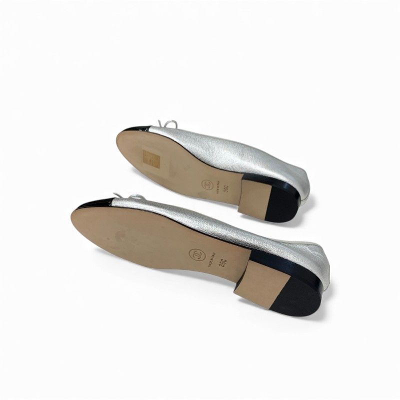 ［希少］CHANEL シャネル　フラットシューズ 36C (23cm) シルバー 23P 新品そっくりさん⭐CHANELシャネル バレエシューズ 36C – マダム