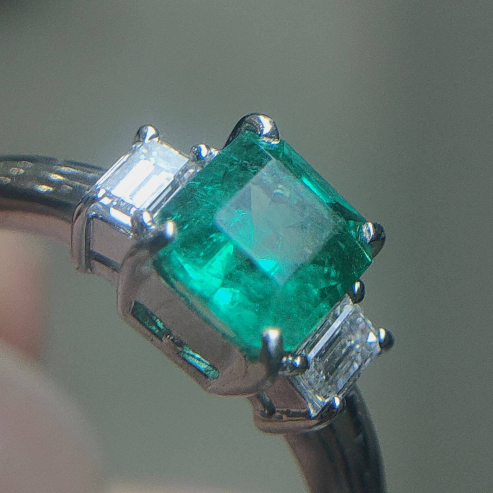Pt900 天然エメラルドリング 1.08ct ソーティング付き - メルカリ