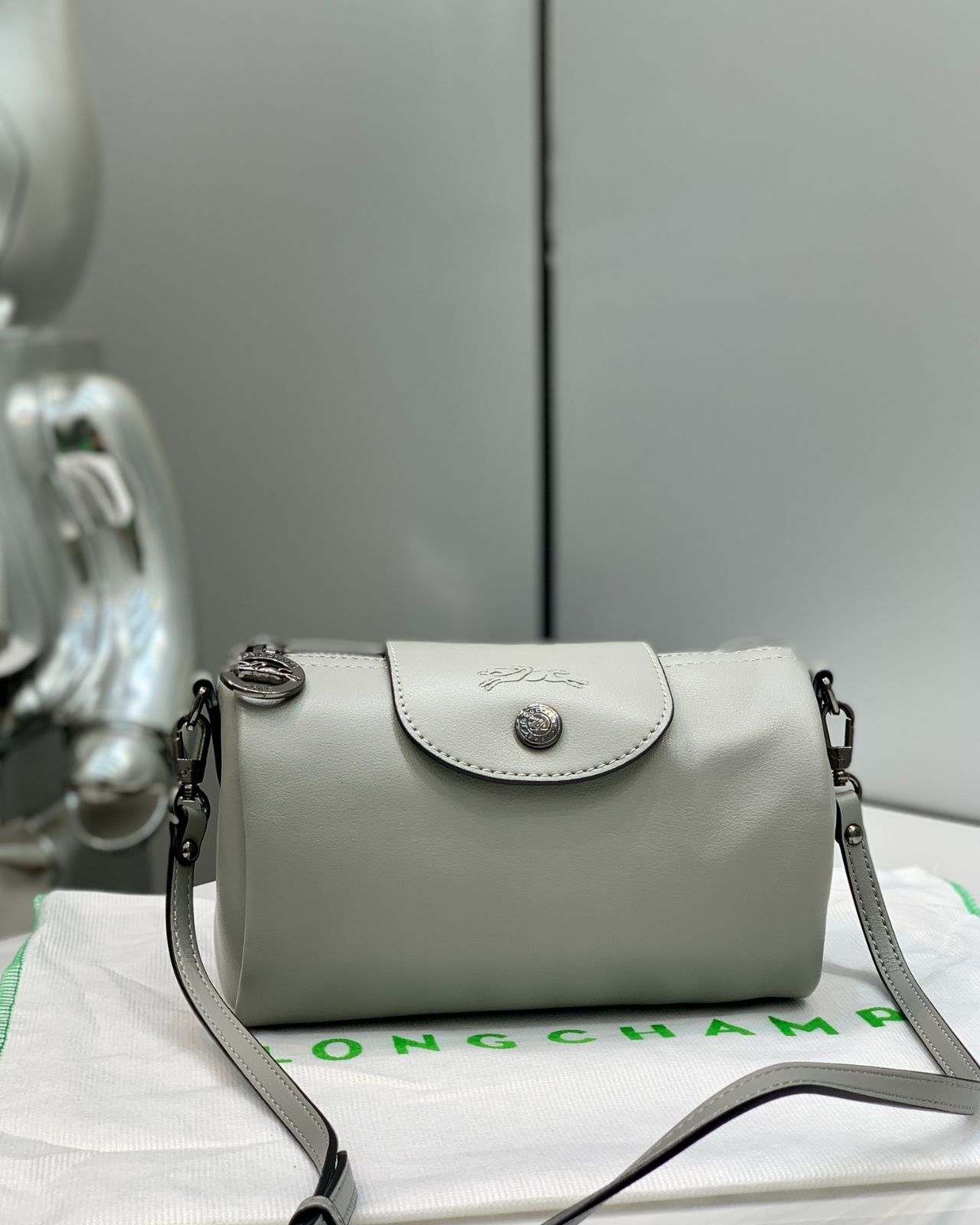 ? ♥ LONGCHAMP Pliage ロンシャン プリアージュバケットバッグ クロスボディバッグ ショルダーバッグ ミニ レザー 牛革 デザイン ファション 抜群 グレー