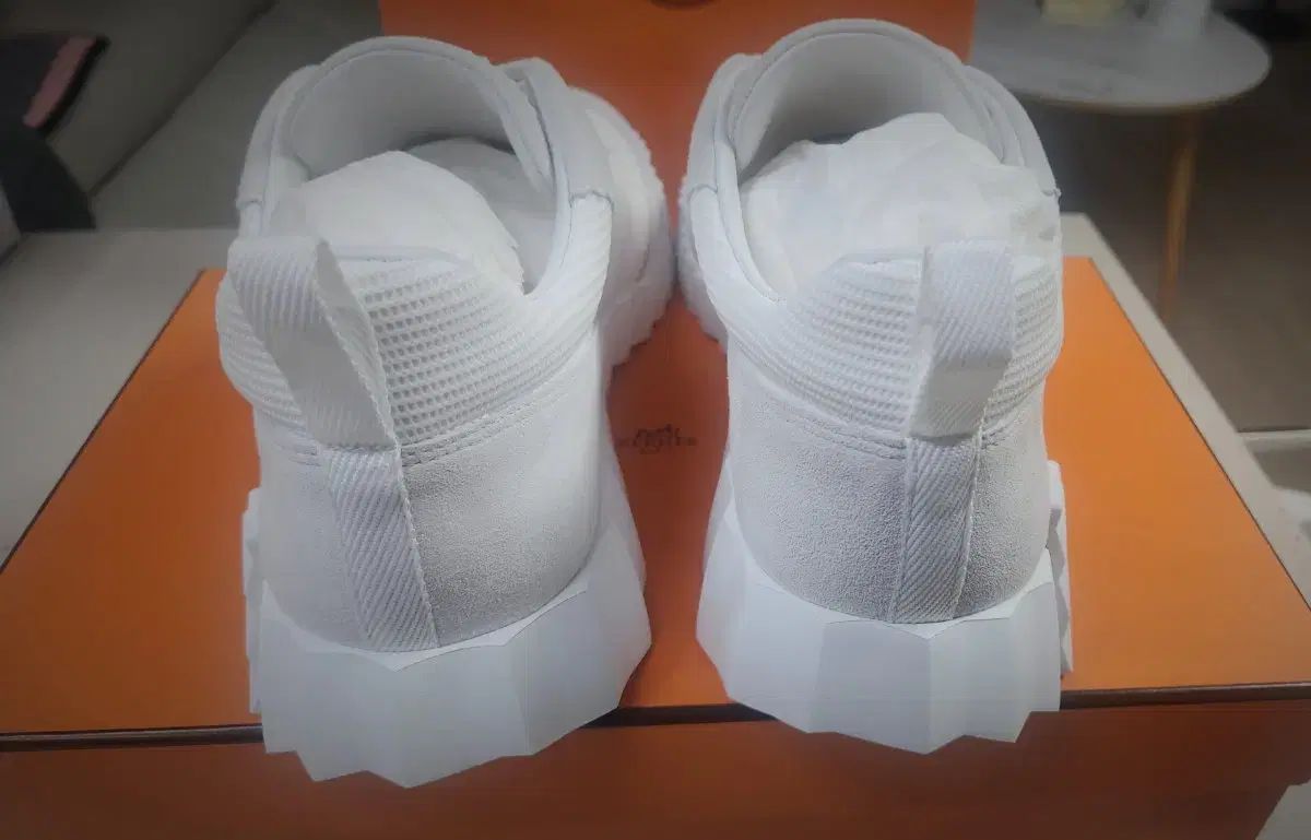 バウンシングスニーカー 新商品