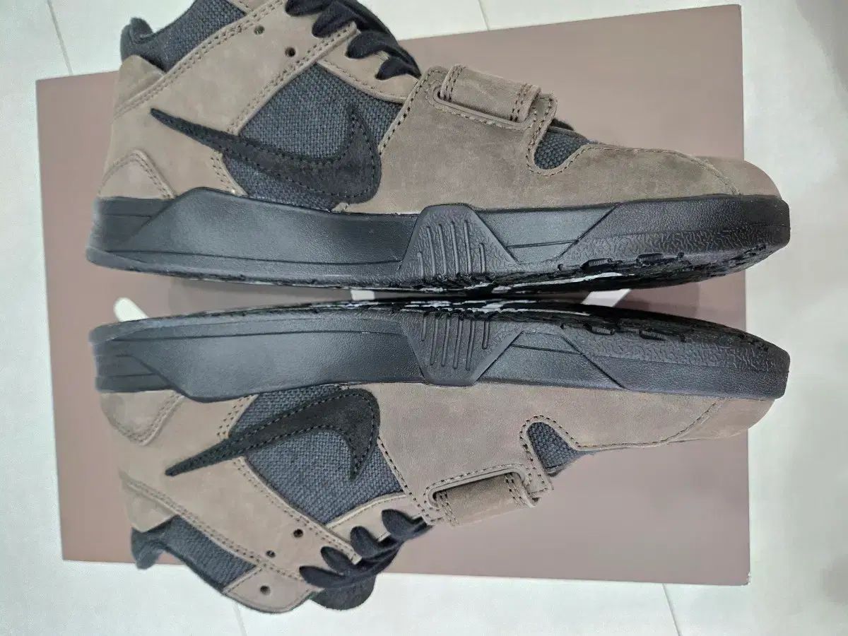  ジョーダン x トラヴィス スコット ジャンプマン ジャック ブラック - ダーク モカ スニーカー 靴