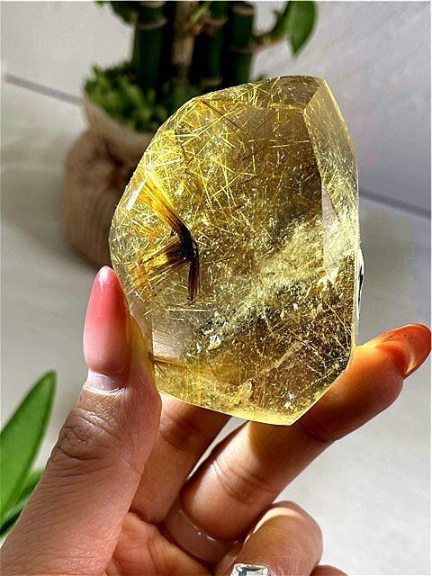 AAA級天然ゴールドルチルクォーツ原石YT7P3/340P11C - メルカリ