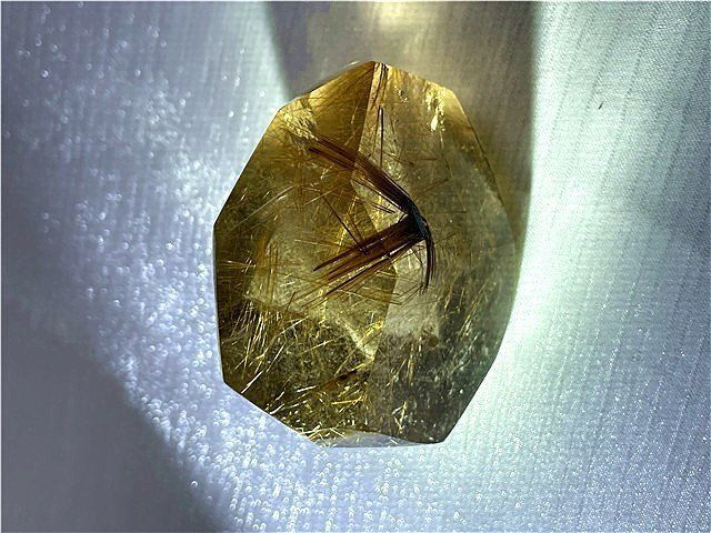 AAA級天然ゴールドルチルクォーツ原石YT7P3/340P11C - メルカリ