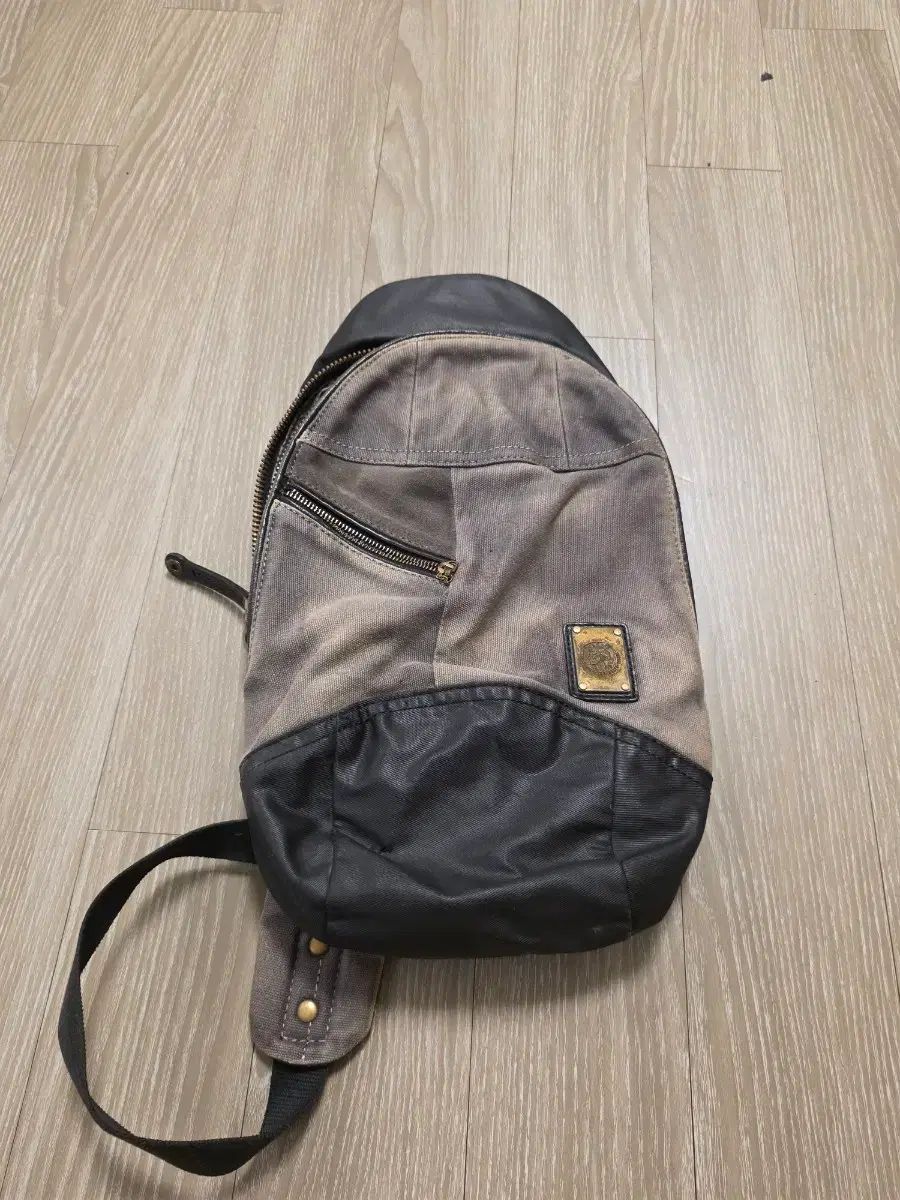 ヴィンテージ スタイルのスリングバック バックパック