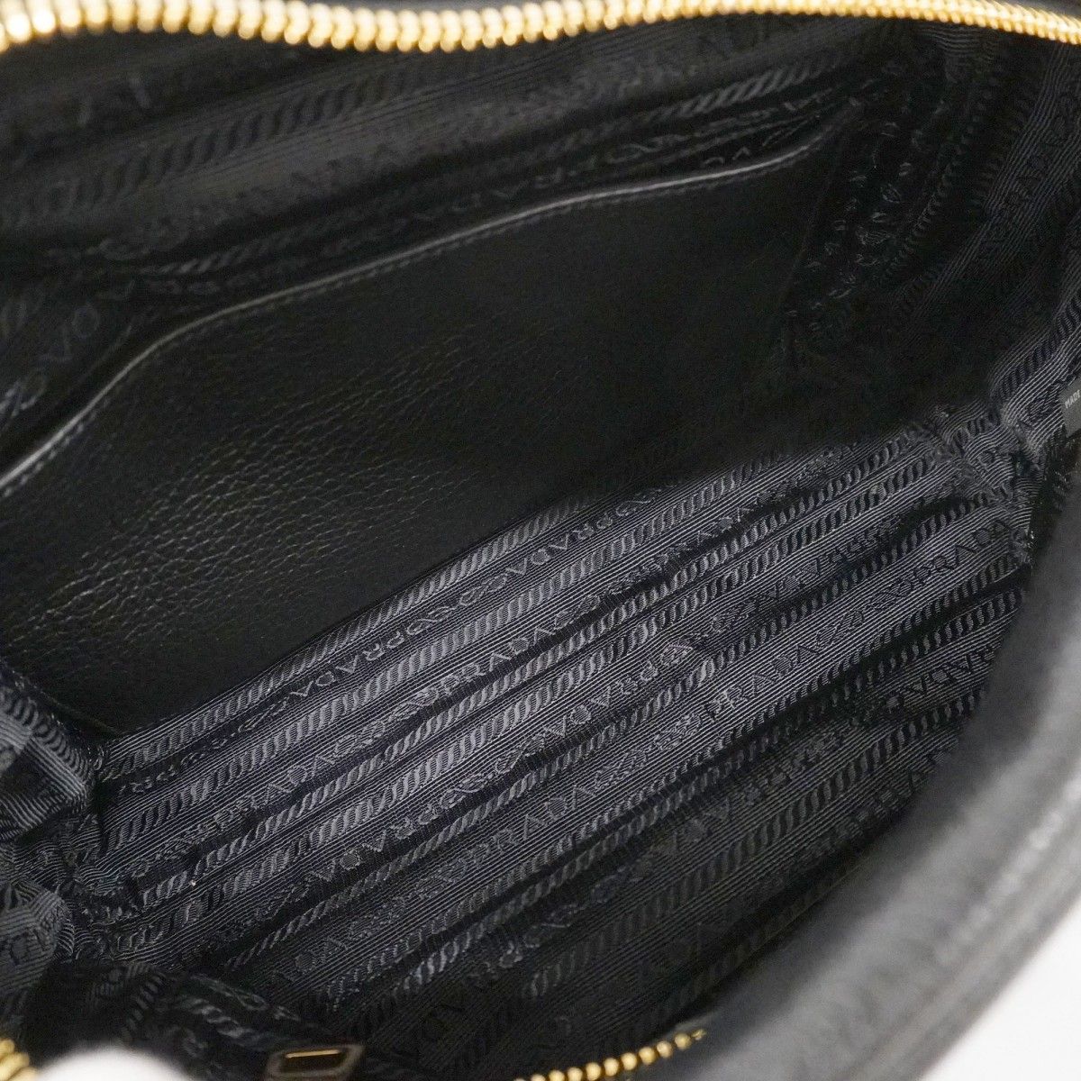 プラダ ハンドバッグ