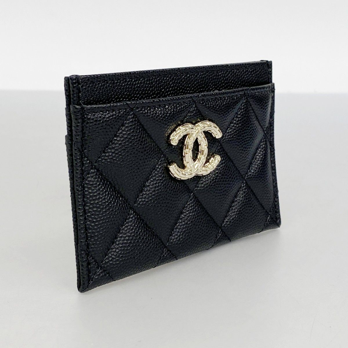6 aa 0064-k シャネル カードケース マトラッセ キャビアスキン ブラック シャンパンゴールド金具 レディース
