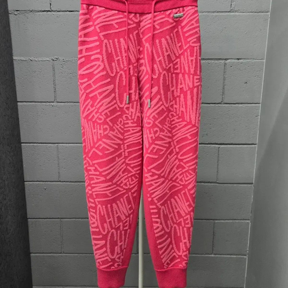 レディース オーバーサイズ CHANEL シャネル カシミア MULTI マルチロゴ ジョガーパンツ ズボン