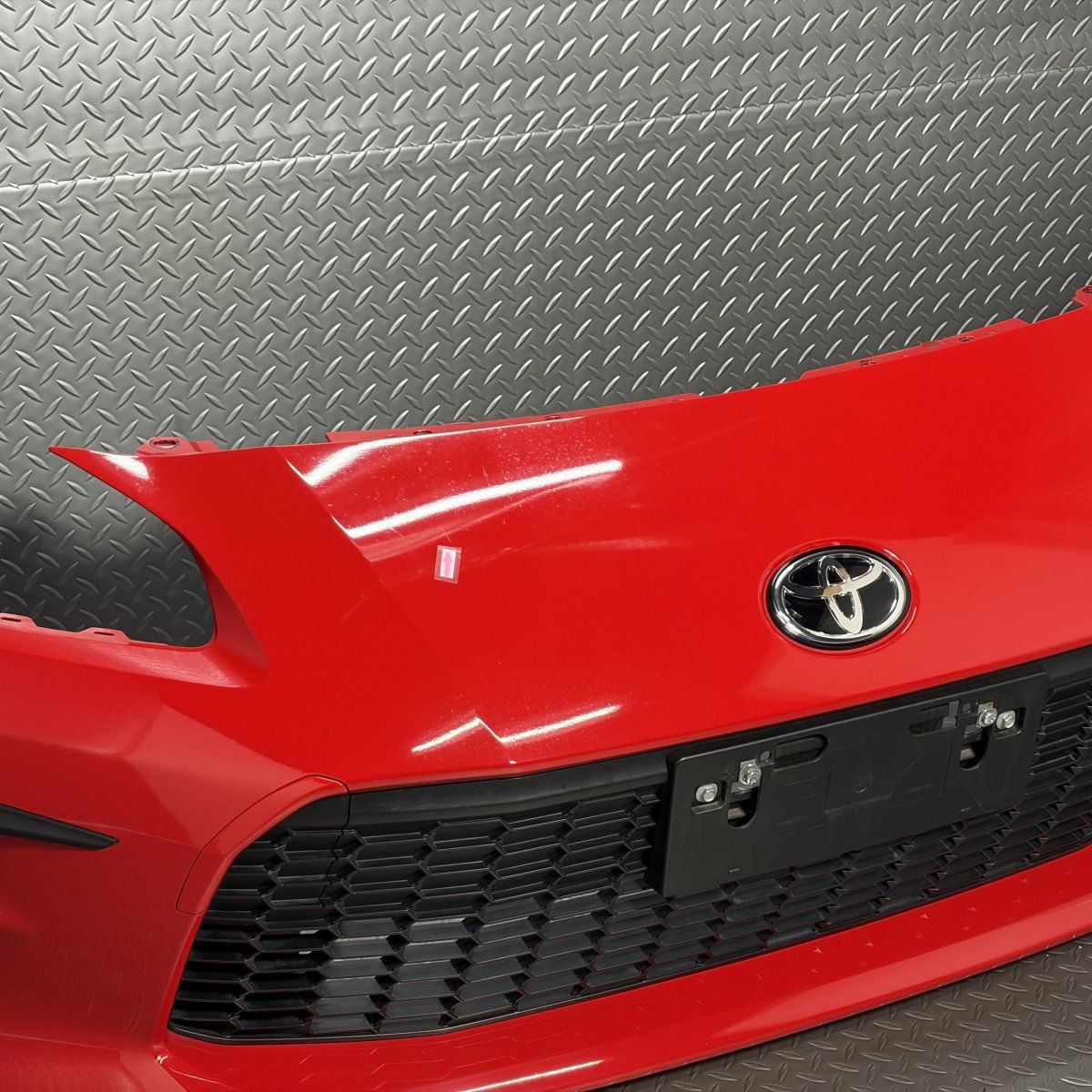 送料無料ZN8 トヨタ GR86 純正 フロントバンパー 赤/DCK/スパーク