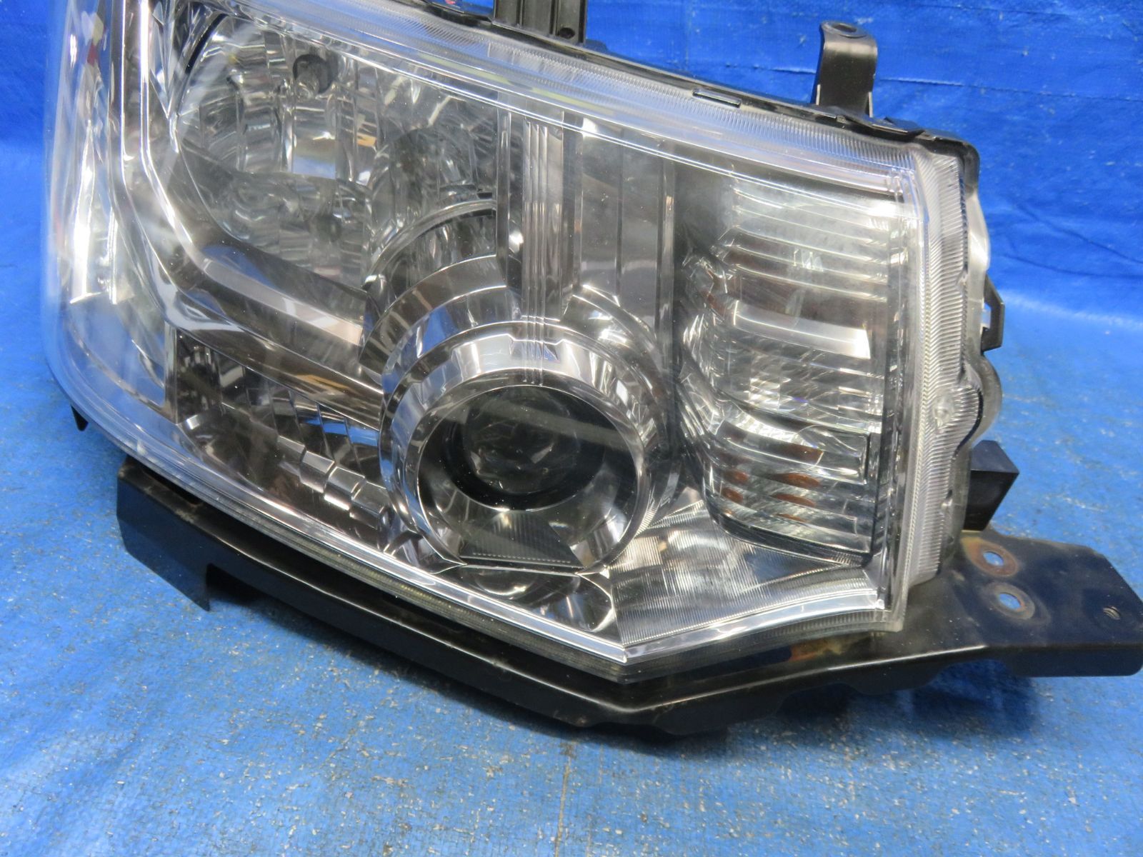 LA8317* 点灯OK 三菱 デリカD5 CV5W ヘッドライト/HID ヘッドランプ