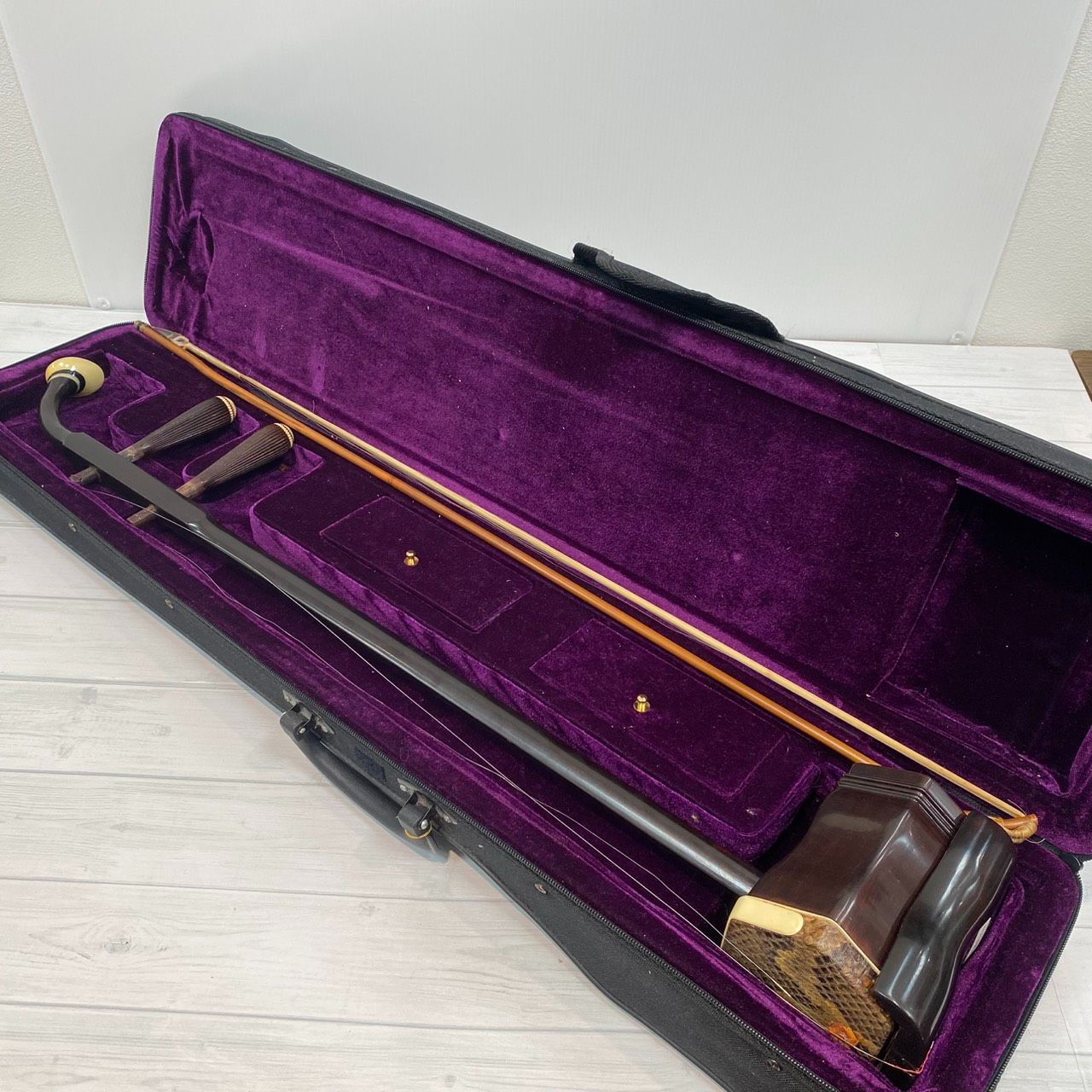 二胡　彩雲　ER-400 上海民族楽器 ハードケース　弓　本革　蛇皮 二胡 彩雲 ER-400 上海民族楽器 ハードケース 弓 本革 蛇皮