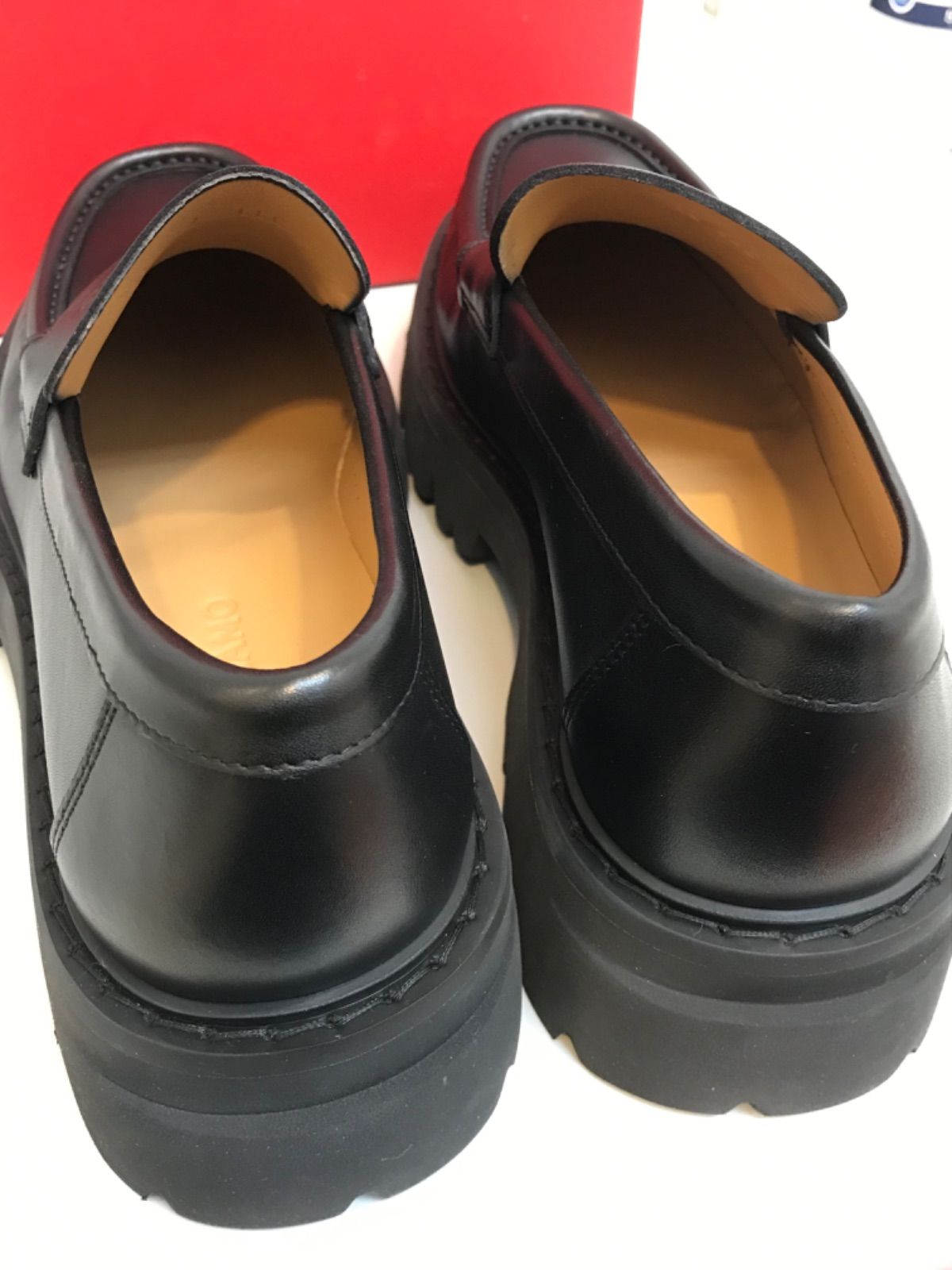 SalvatoreFerragamo ロゴ型押し