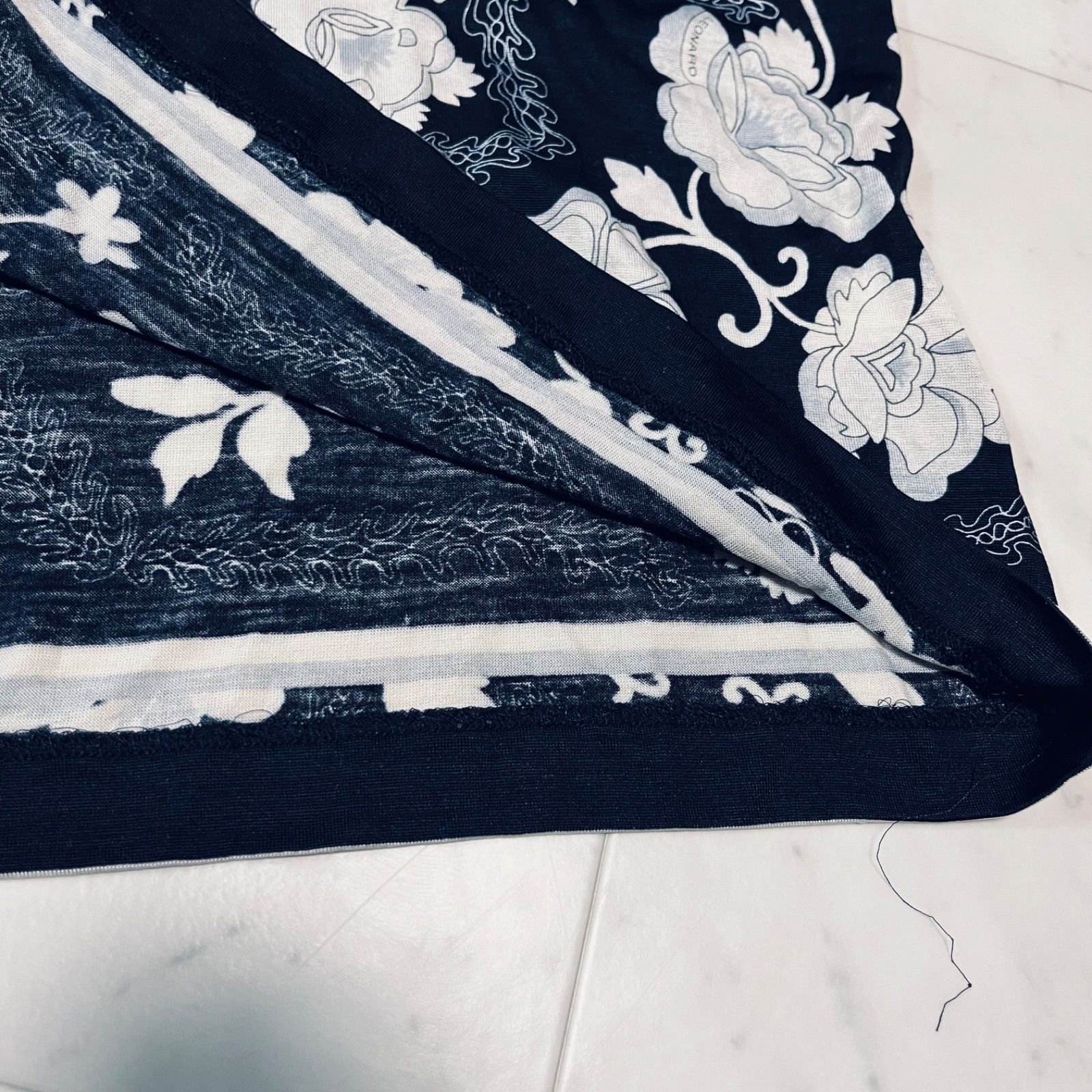 レオナール★ハイネック　カットソー　シルク混　花柄　総柄　大きいサイズ　LL レオナール☆ハイネック カットソー シルク混 花柄 総柄 大きいサイズ