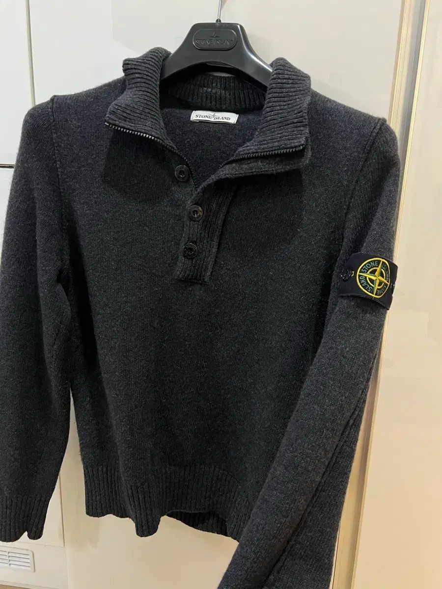STONE ISLAND チャコールハーフジップセーター 95-100