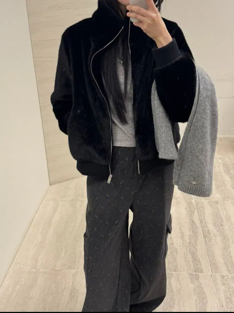 モアダンイェスターデイ ファージップアップアウター ブラック