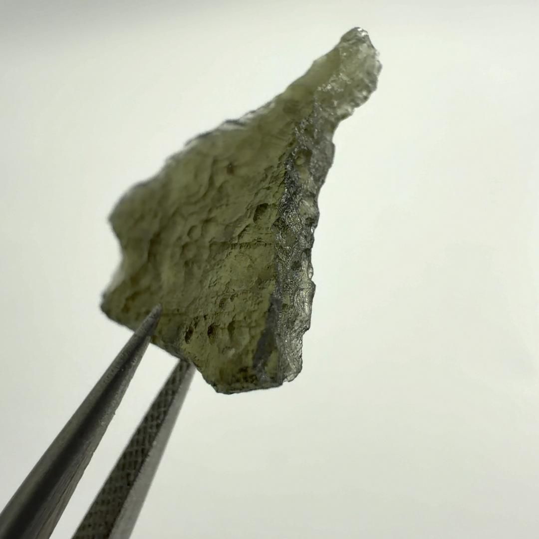  E32728 モルダバイト モルダウ石 天然ガラス テクタイト 原石 天然石 パワーストーン オイルディフューザー 置物 インテリア小物