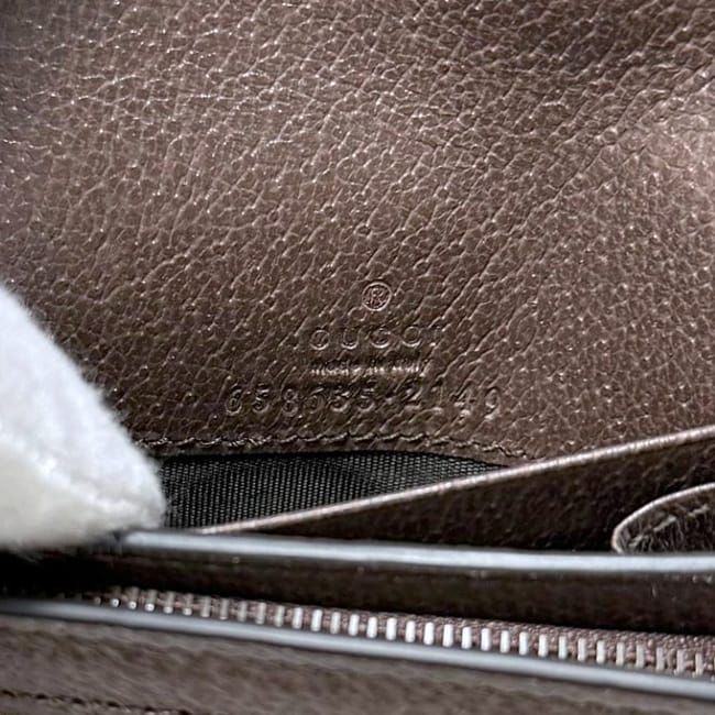 ベージュ ブラウン