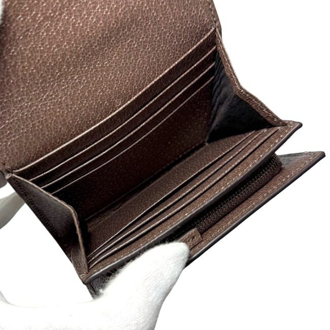 ベージュ ブラウン