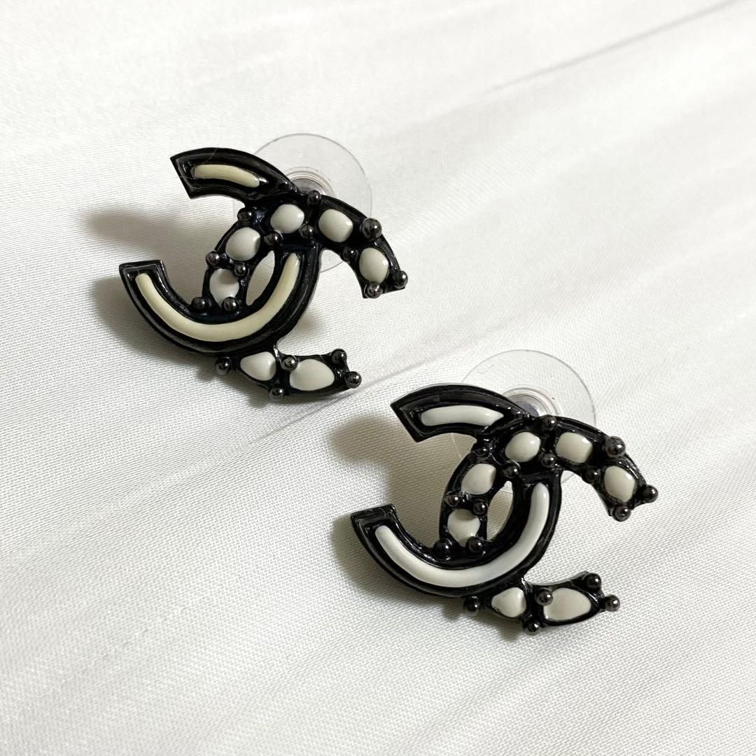CHANEL | ココマーク ピアス ブラック ホワイト