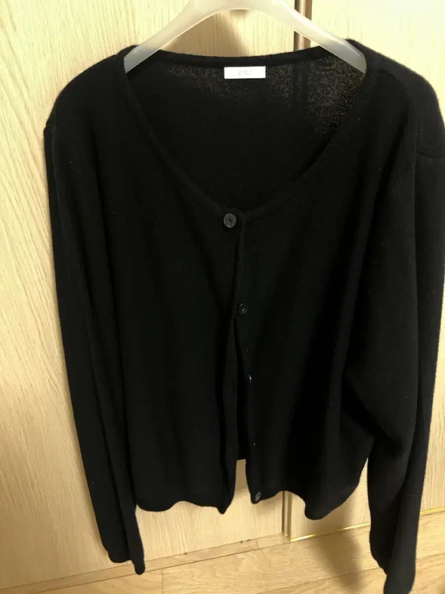 エクリス ドゥーナ カーディガン ブラック