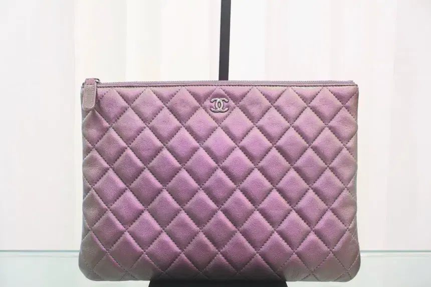 シャネル Classic ニューミディアム クラッチバッグ a 82545