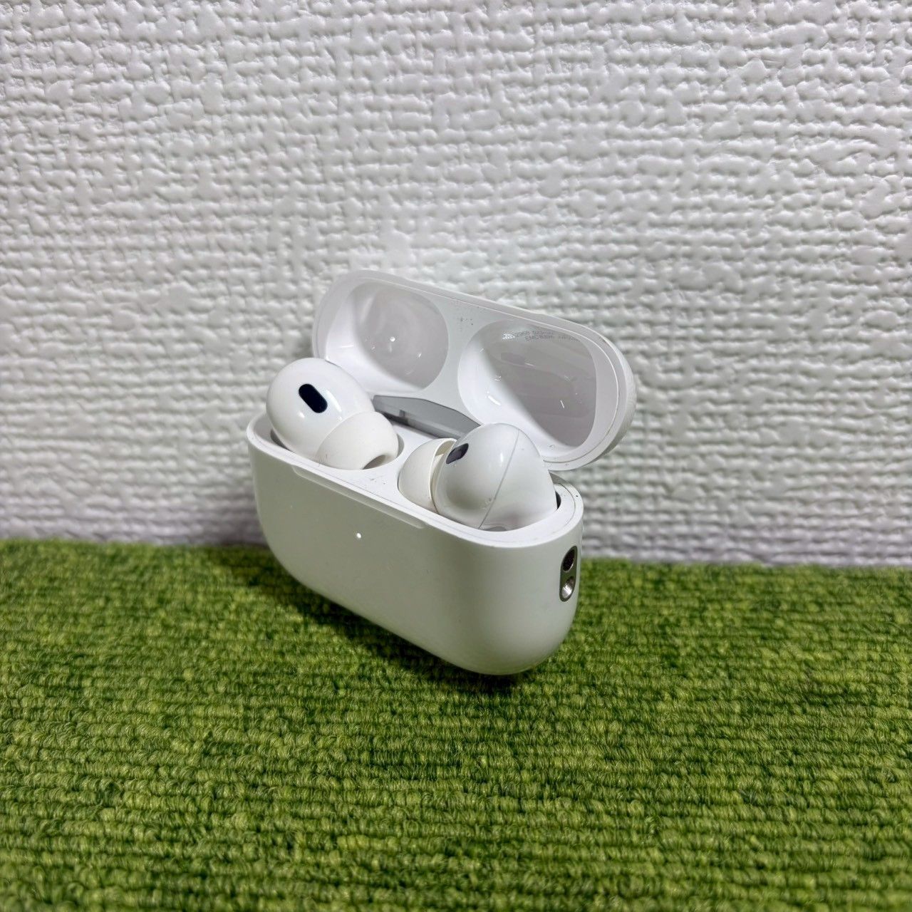 品| エアーポッズプロ|AirPods Pro 第2世代 ワイヤレスイヤホン 本体 usb-c |D 3233