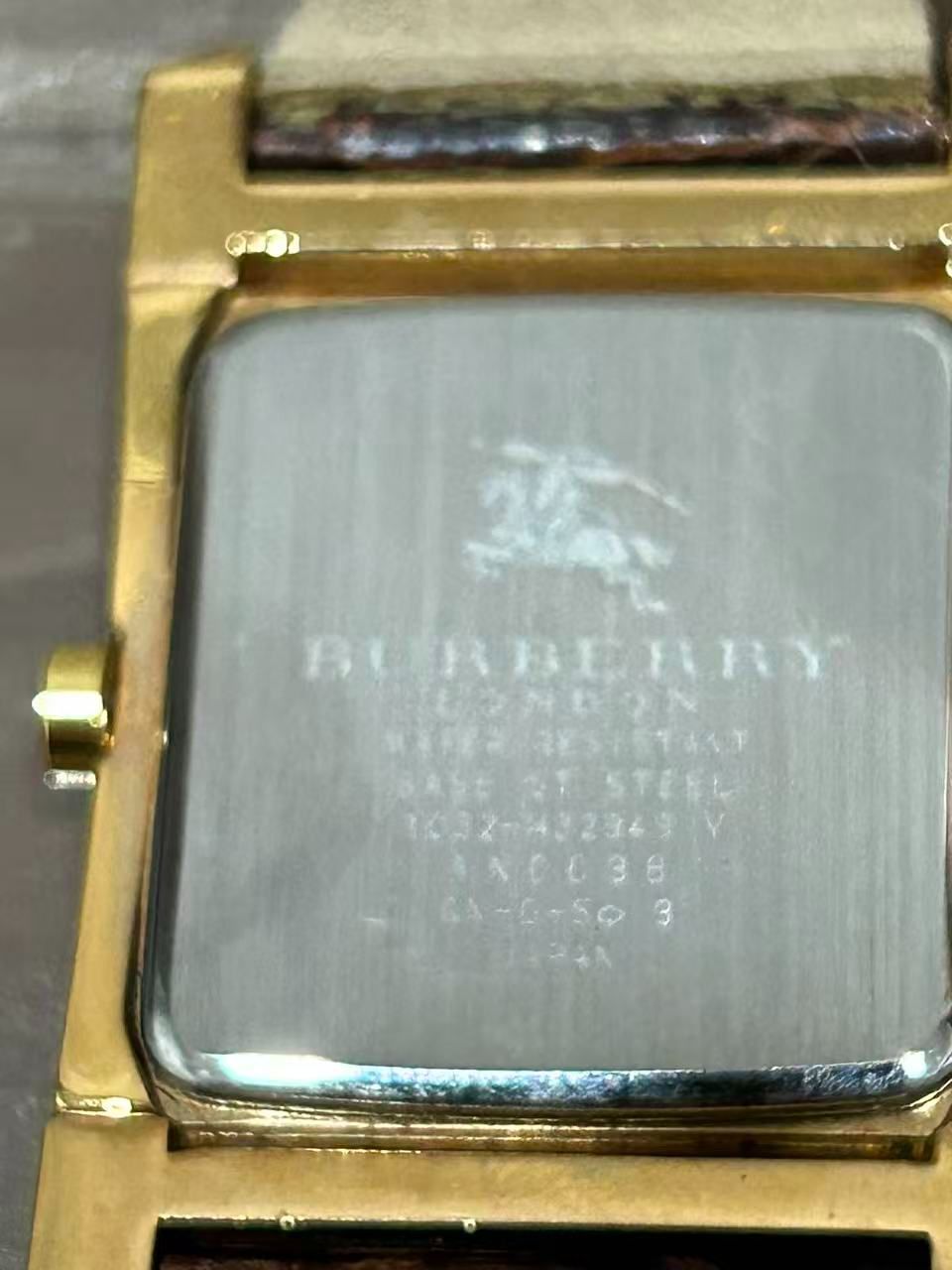 クォーツ腕時計