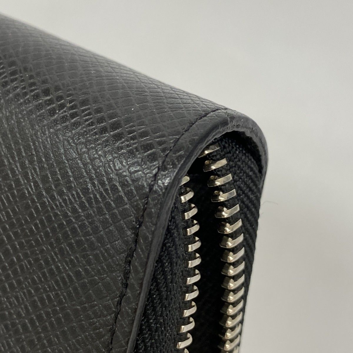 ルイヴィトン タイガ ジッピーオーガナイザー NM長財布 ブラック ルイ・ヴィトン(LOUIS VUITTON)ルイ・ヴィトン ジッピー