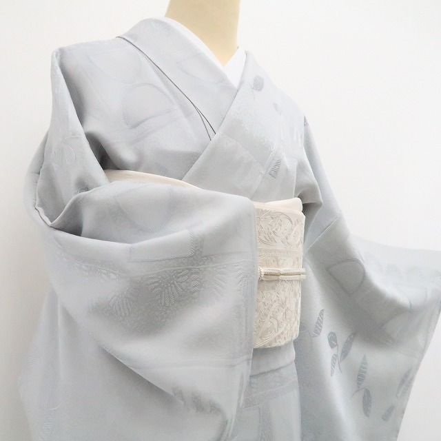 正絹 仕付け糸付”シンプルなのに印象的