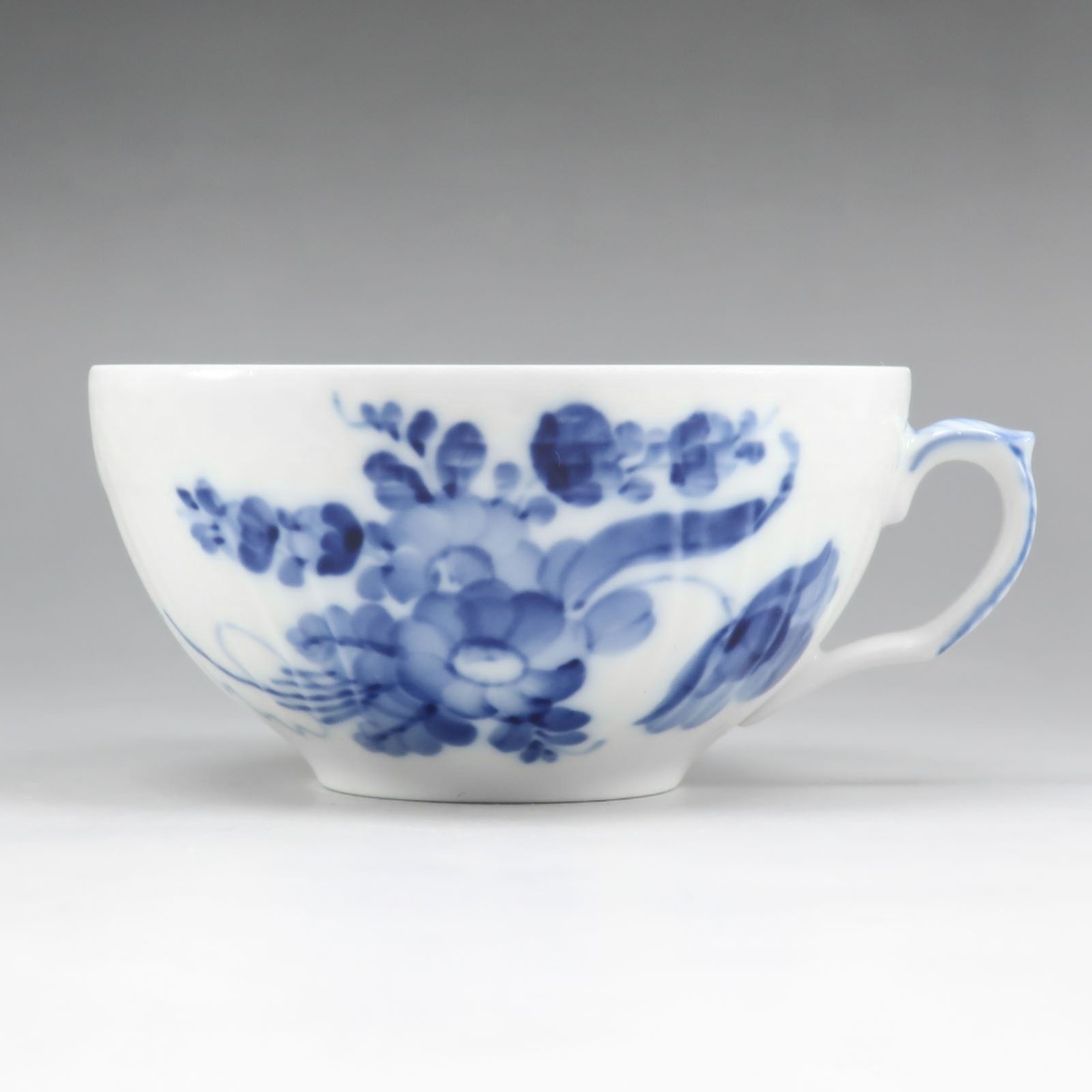 Royal Copenhagen ロイヤルコペンハーゲン ブル―フラワー カーブ カップ＆ソーサー _ 食器