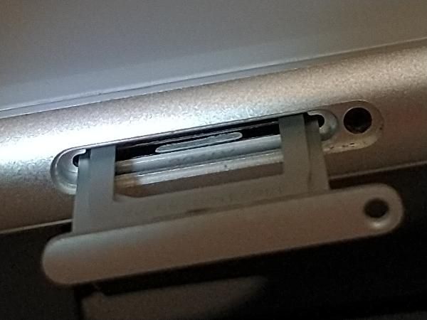 au SIMロックなし