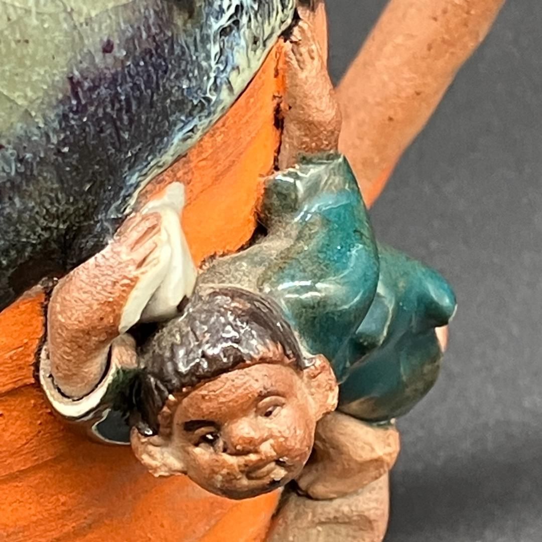 隅田焼 井上良斎 造 高浮彫 人物図 辰砂釉 マグカップ 明治期 古陶器